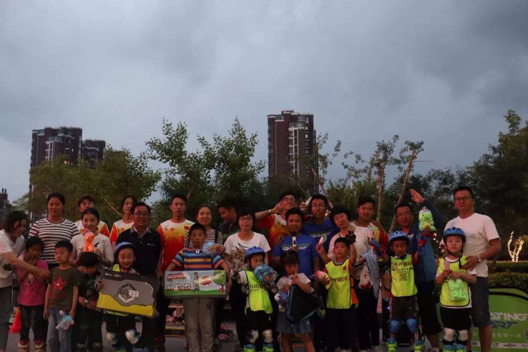 滑启品牌全新赛事“滑溜溜”亲子赛2018首站于宁夏银川建发大阅城圆满落幕！