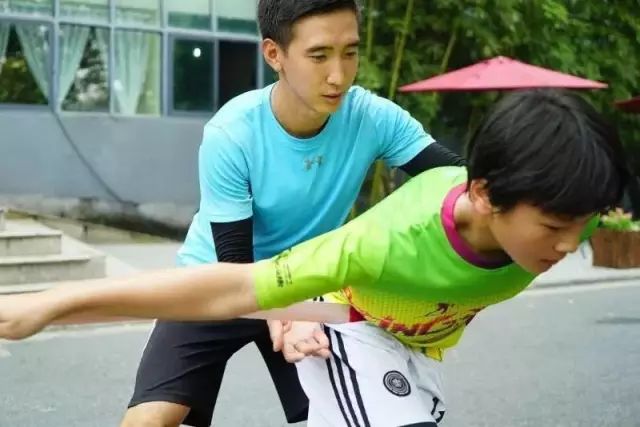滑启速滑形象大使林家荣即将开启2018河南三门峡滑启速滑集训营！
