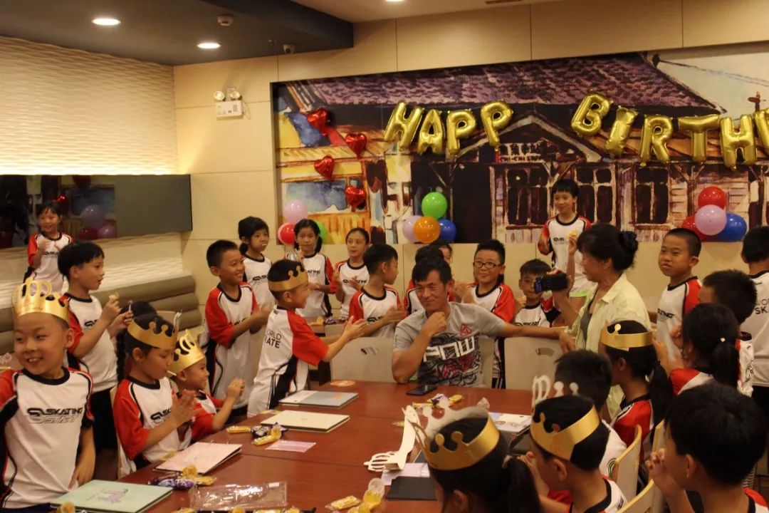 滑启2018黄锦龙速滑冠军集训营生日PARTY